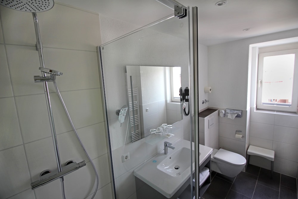 Ringhotel Schiff Am See 48/50