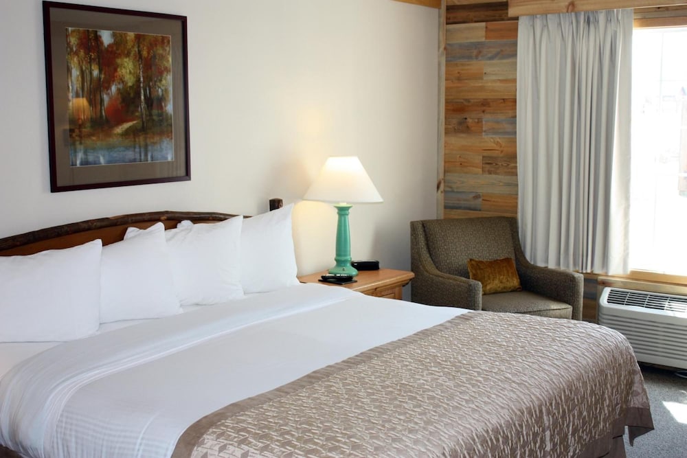 Flat Creek Inn And Suites 6/34