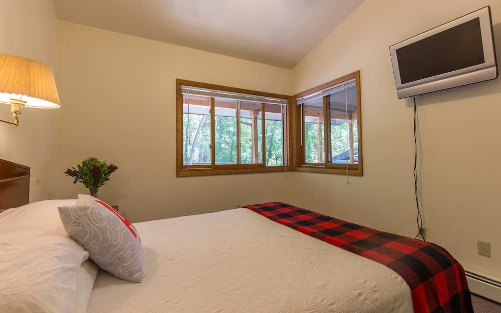 Adventure, Suite, 1 Queen and 1 Bunk Bed, Queen Bed