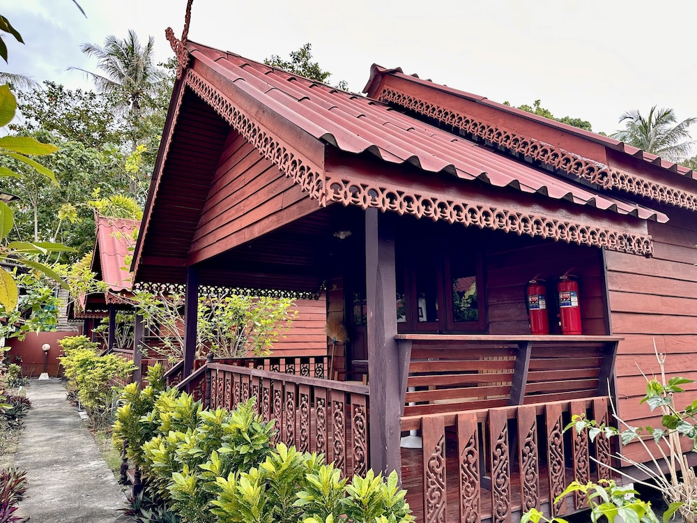 Lipe Power Beach Resort 1/50