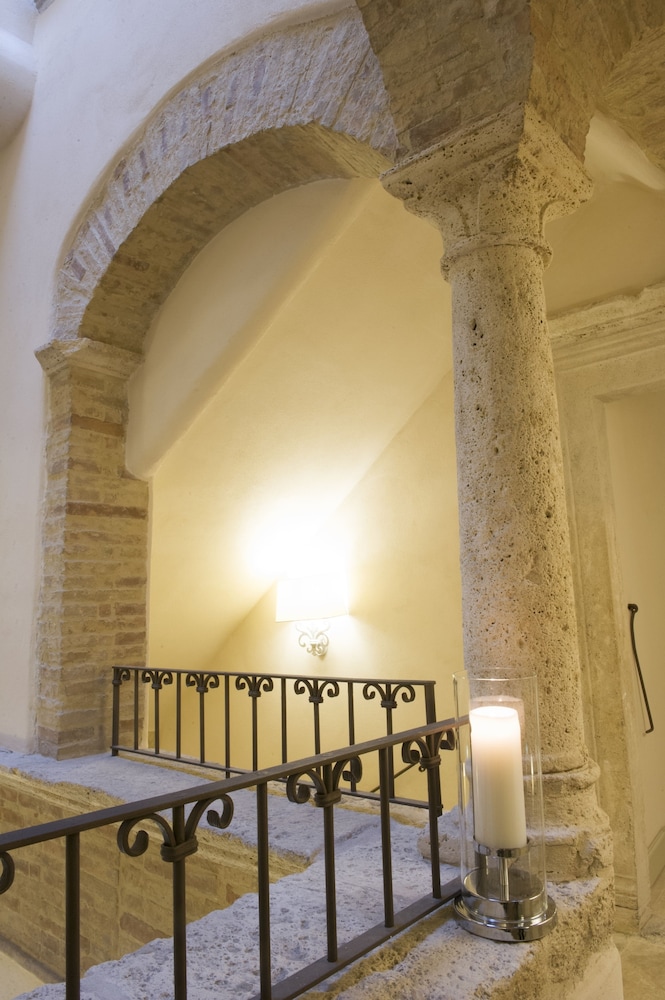 Palazzo Dei Mercanti 43/50