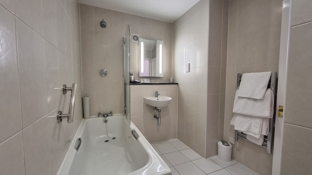 Reigate Manor 12/45
