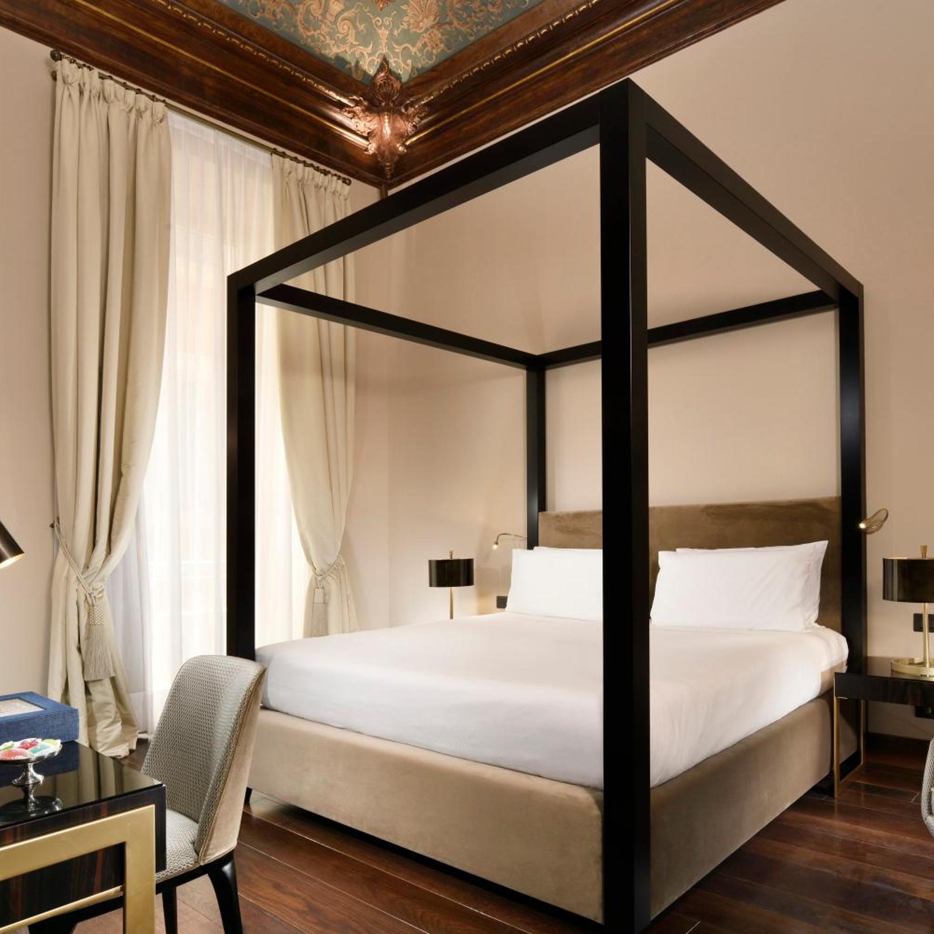 Deluxe, Queen Bed