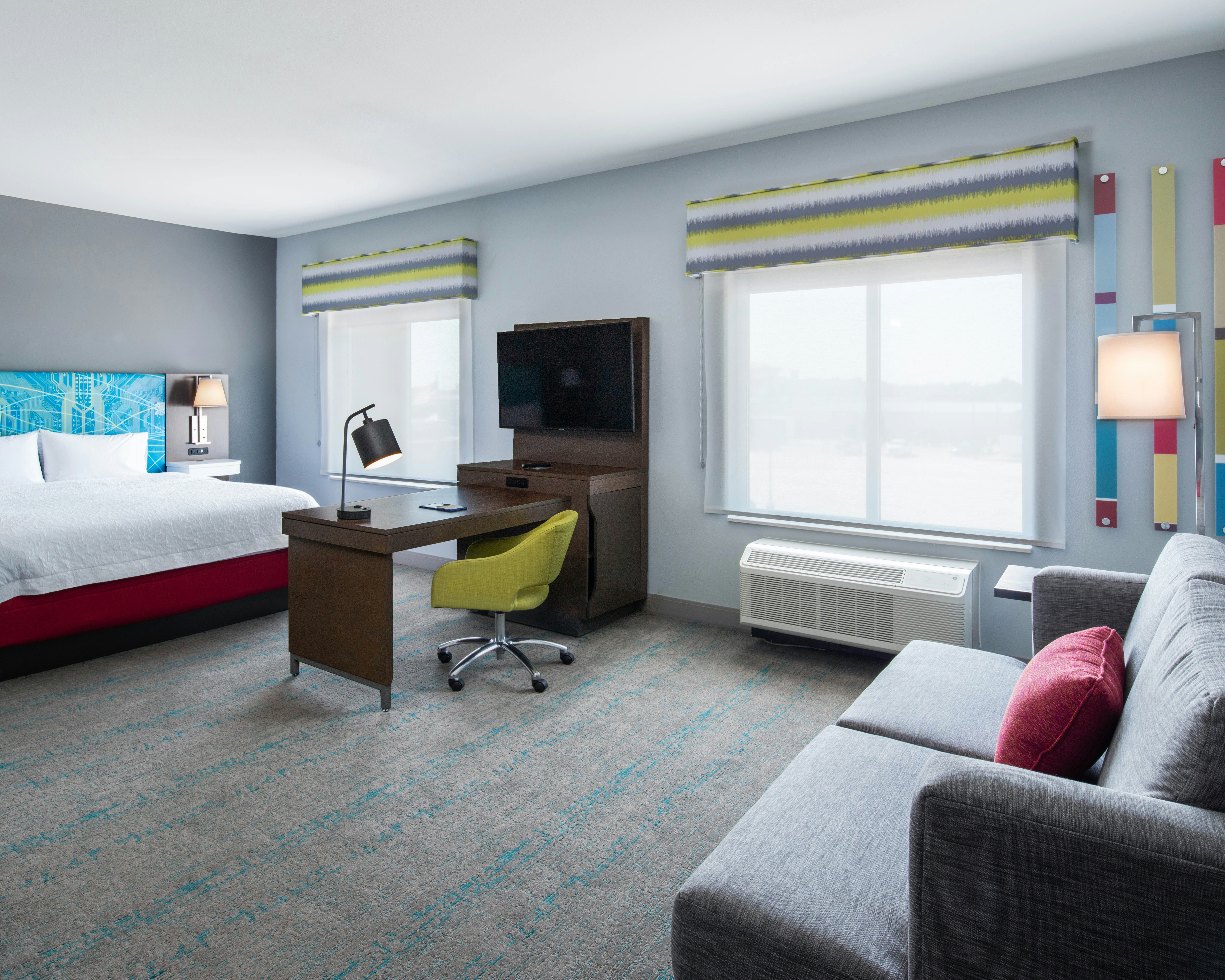 SUITE, KING BED, ACCESSIBLE