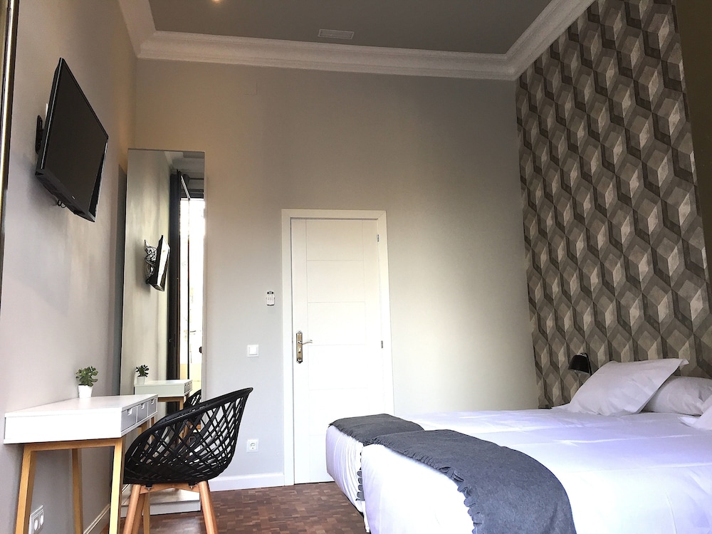 ROOM, TWIN BEDS, EXTERNAL BATHROOM