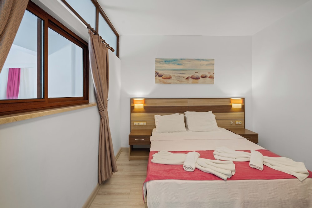 Eden Pyara Hotel Turunc 45/106