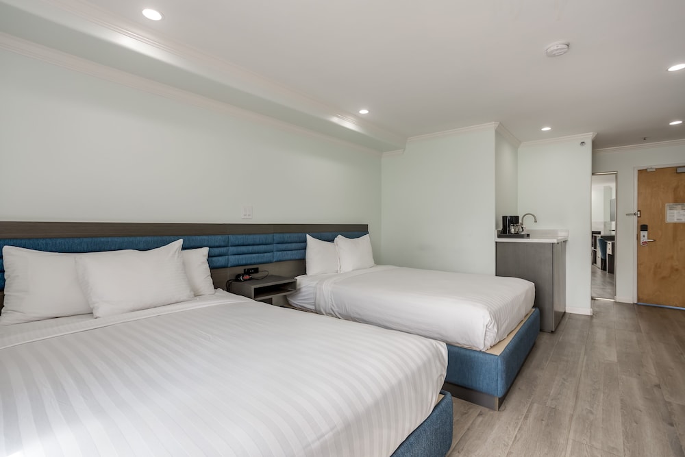 Pacifica Beach Hotel 10/56