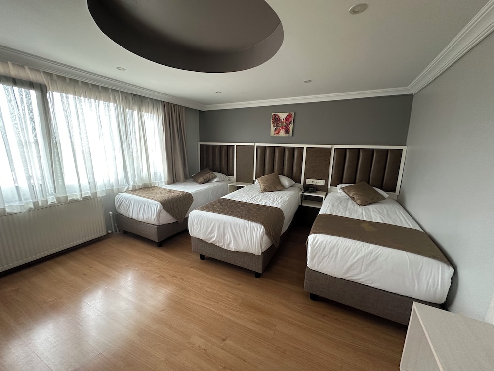 Sureyya Hotel 12/50