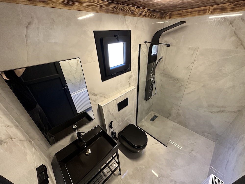 Tuva Villa's 42/50