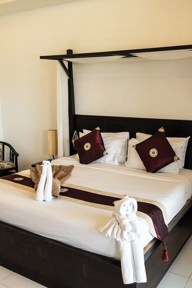 Standard, King Bed, Pool View