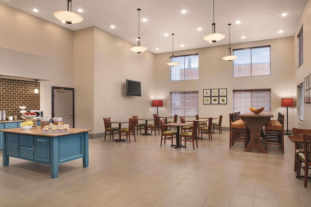 Country Inn & Suites by Radisson, London, KY 34/41