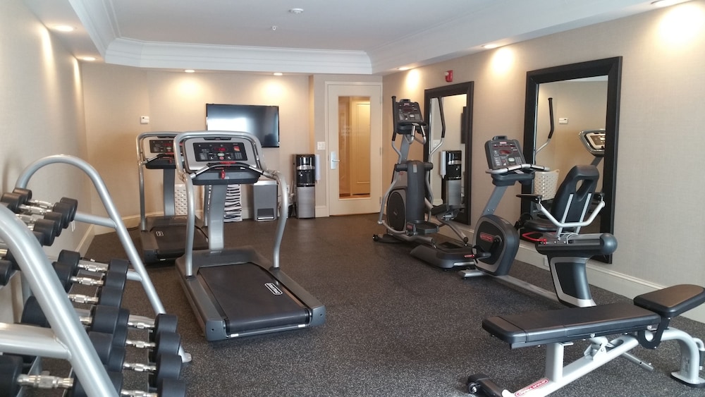Town & Country Inn and Suites 23/36