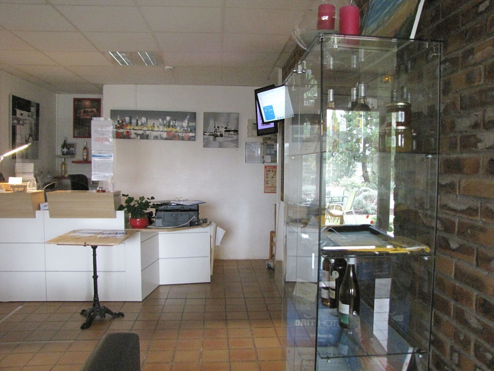 Brit Hotel Bosquet 34/50