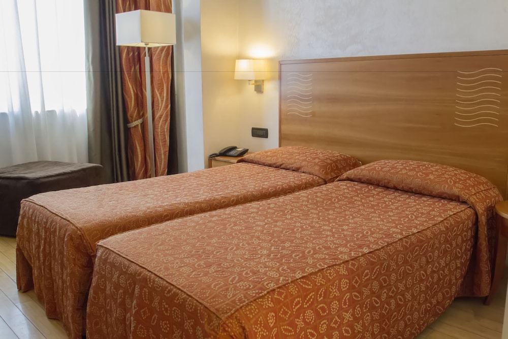 Room, Single, Double Bed, Continental 4/6