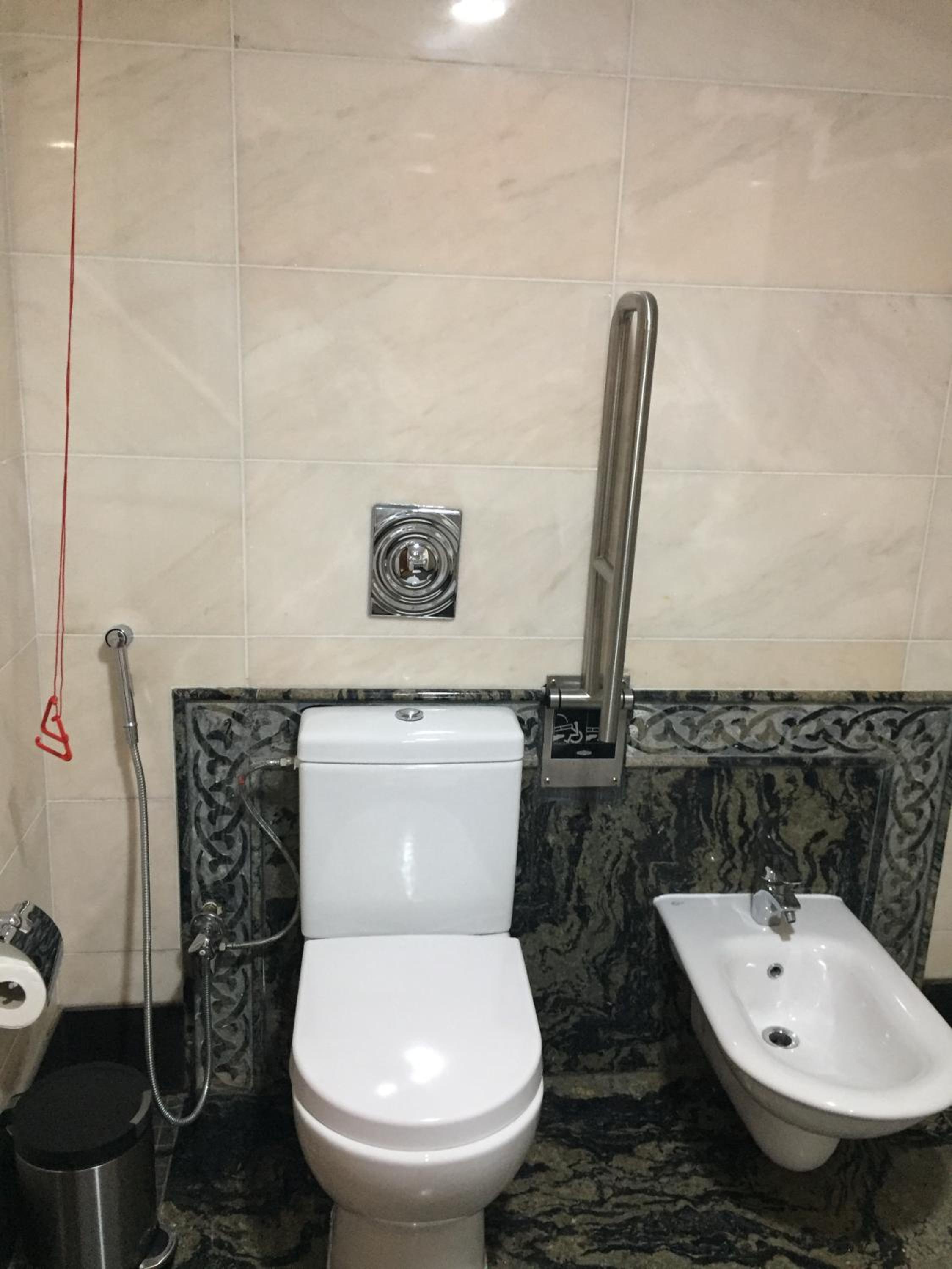 غرفة بسريرين منفصلين لذوي الإعاقة، فندق مادن(Maden Hotel) 4/6