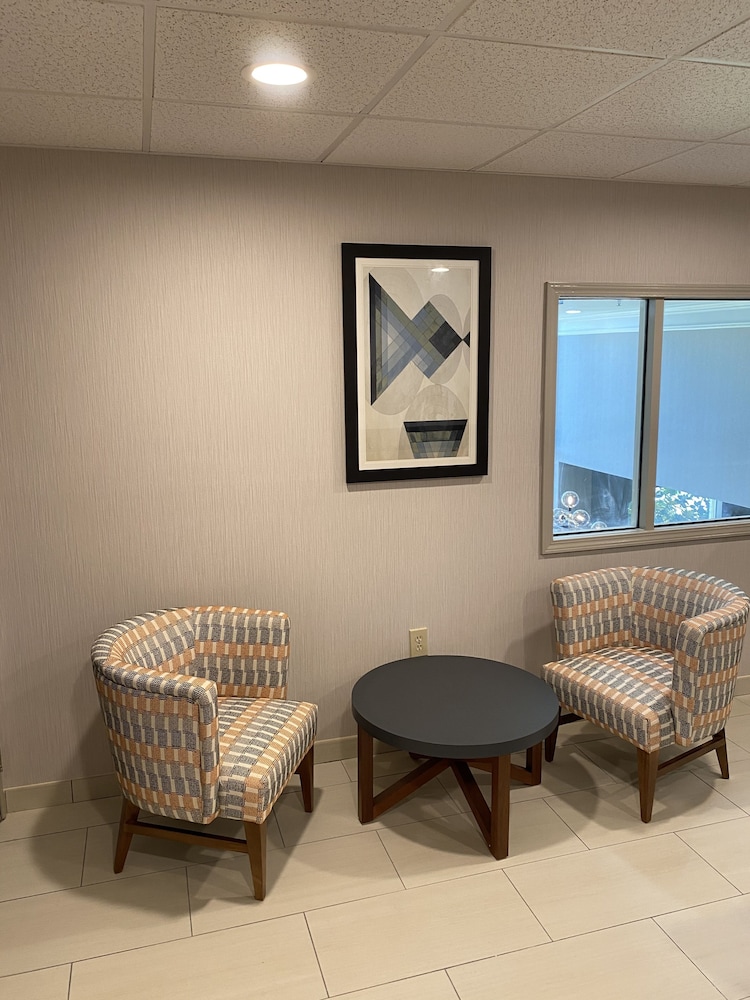 Holiday Inn Express Hotel Suites Auburn University Area 32/53