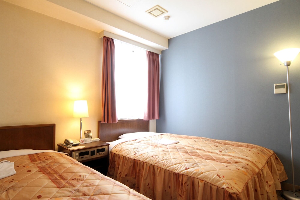 ROOM, TWIN BEDS