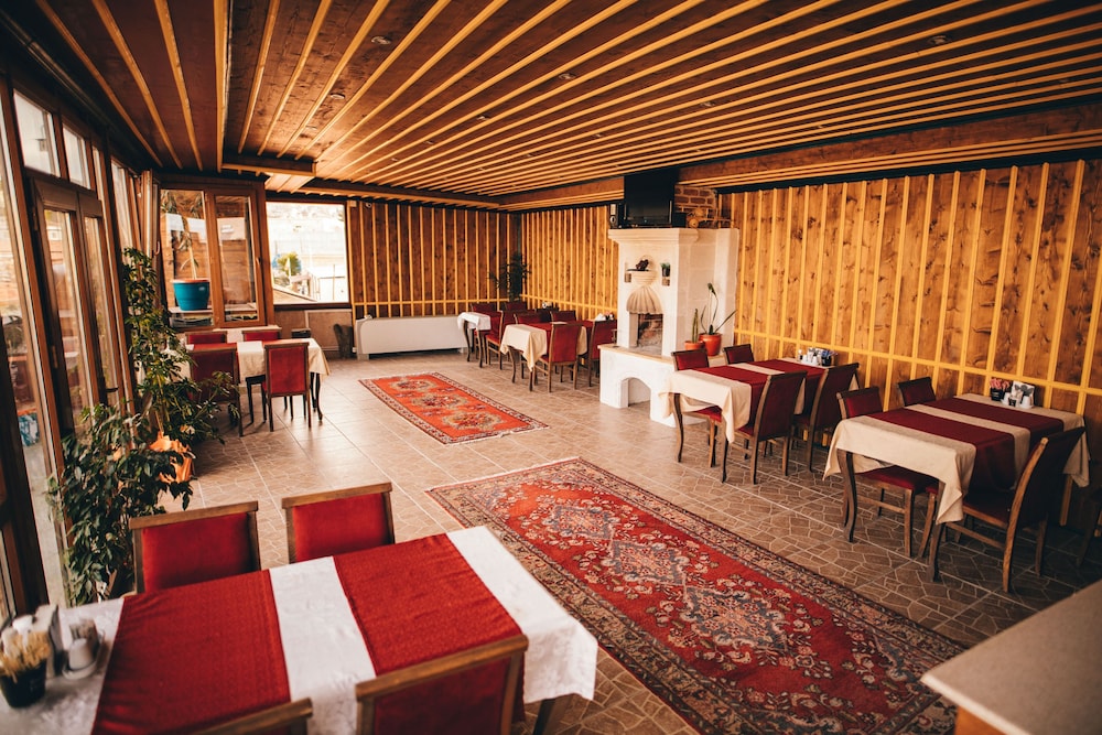 Maron Stone House 32/50