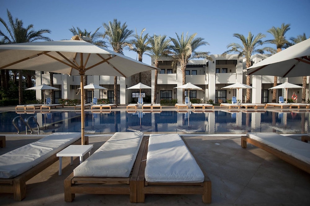 swimming pool spa