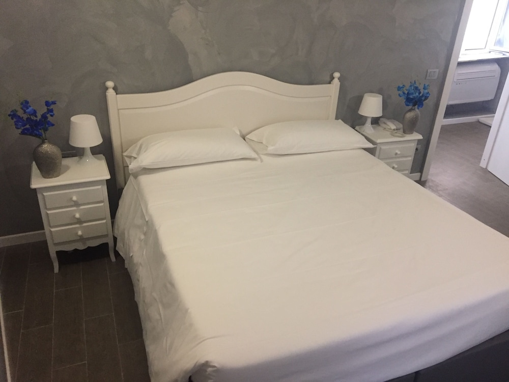 TOP FLOOR NAVONA 5/43