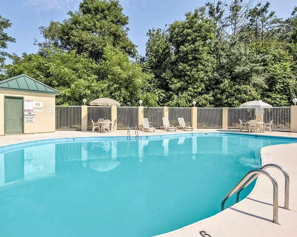 Clarion Pointe Beckley, WV 3/55
