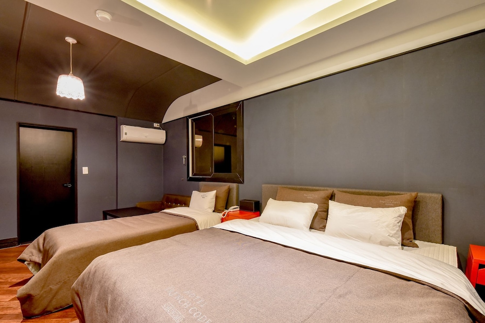 French Code Hotel 30/63