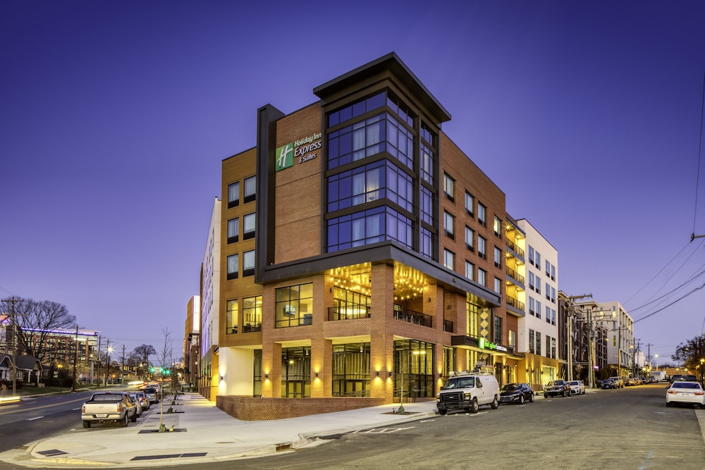 Holiday Inn Express & Suites Charlotte - South End 1/73