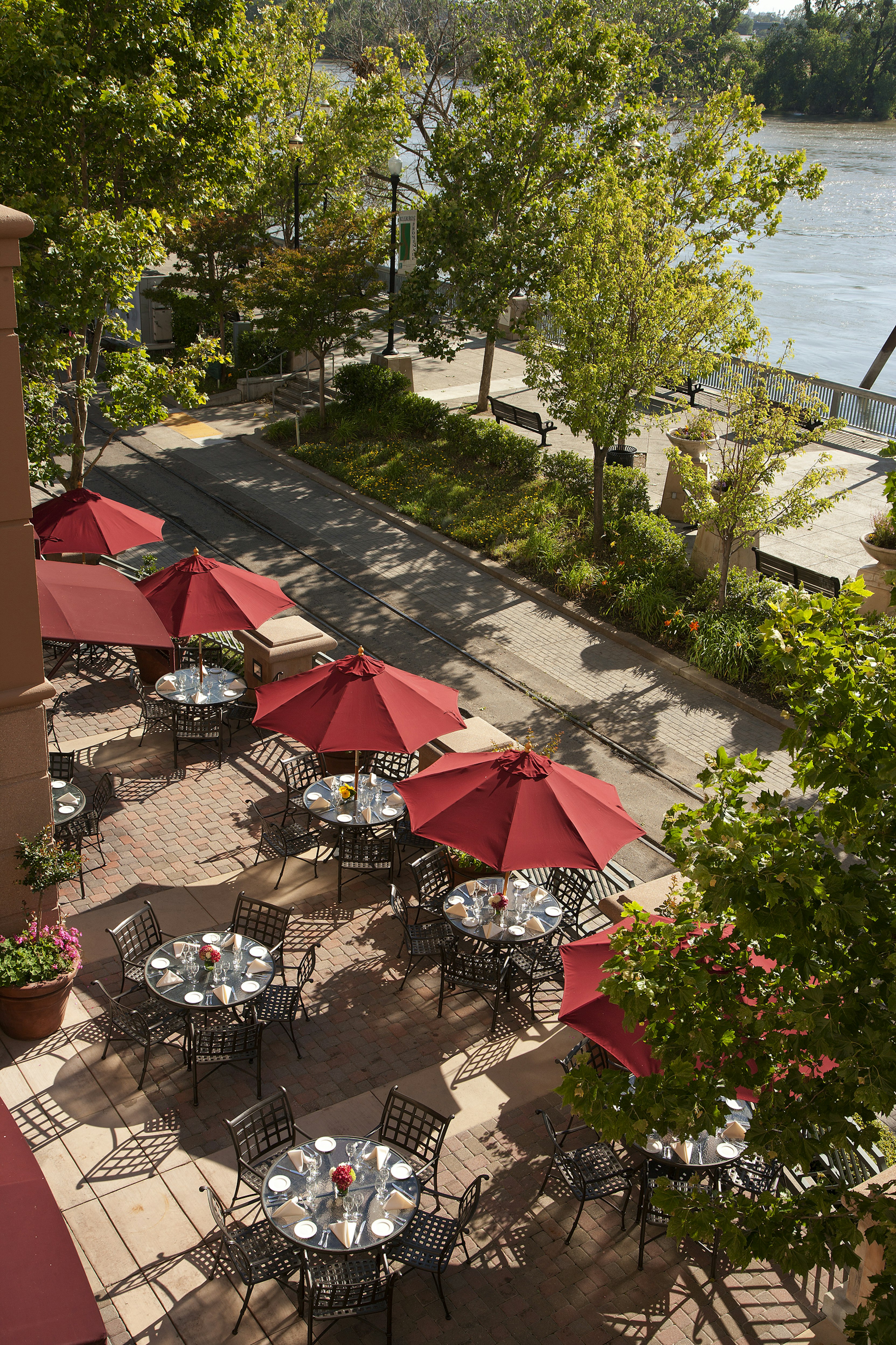 Embassy Suites by Hilton Sacramento Riverfront Promenade 78/80