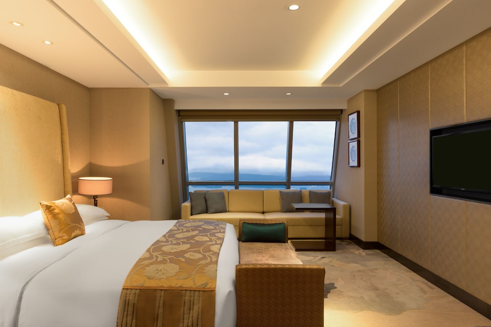 CROWNE PLAZA WUXI TAIHU 11/76