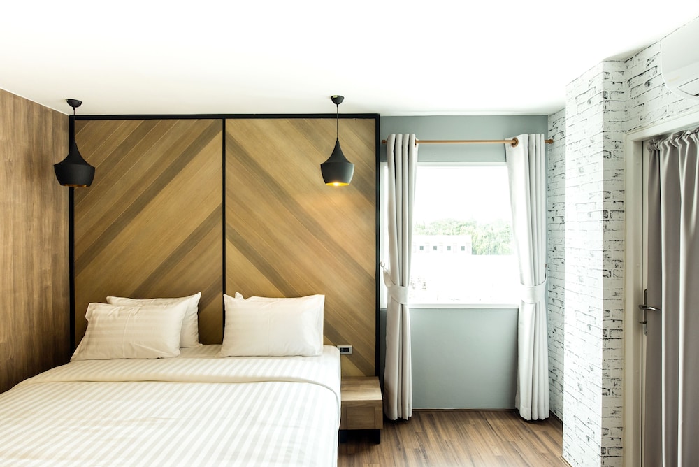 Standard, King Bed, City View