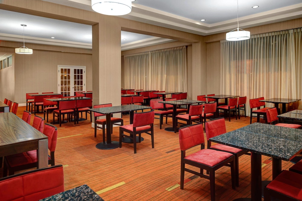 Courtyard By Marriott St Cloud Le St Germain Suite Hotel 24/28