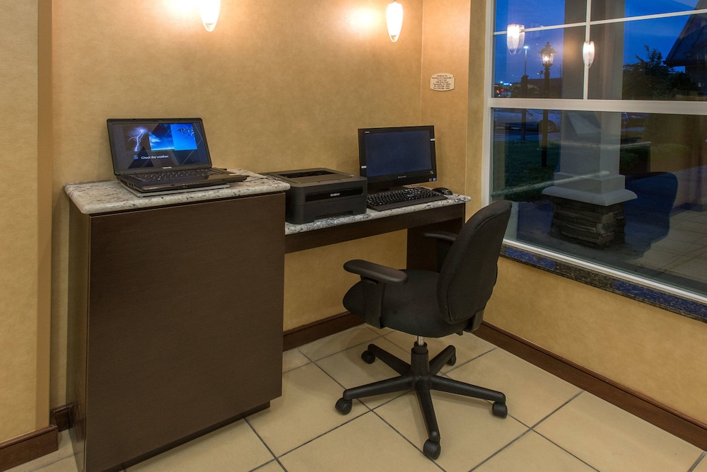 Residence Inn by Marriott Fayetteville Cross Creek 32/36