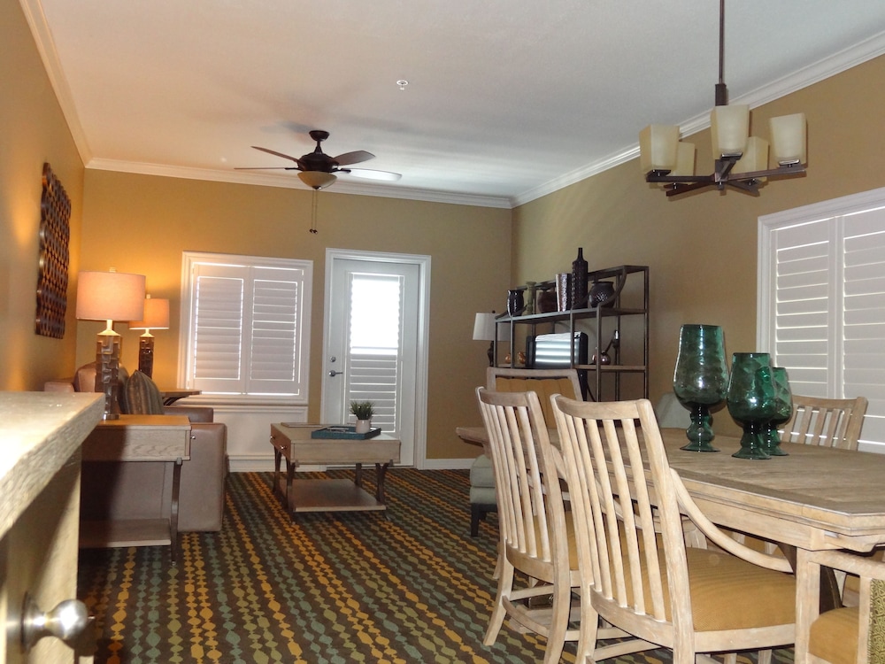 Kemah Boardwalk Inn 24/50