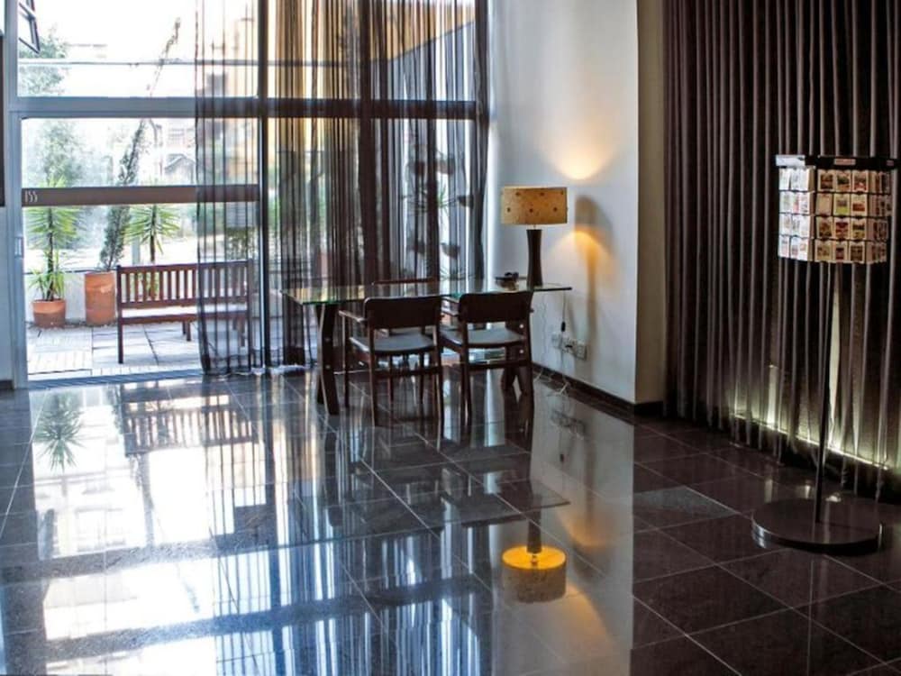 155 HOTEL 35/54