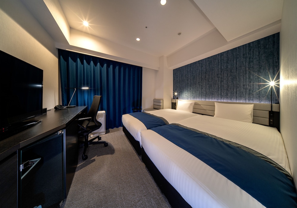 ROOM, TWIN BEDS