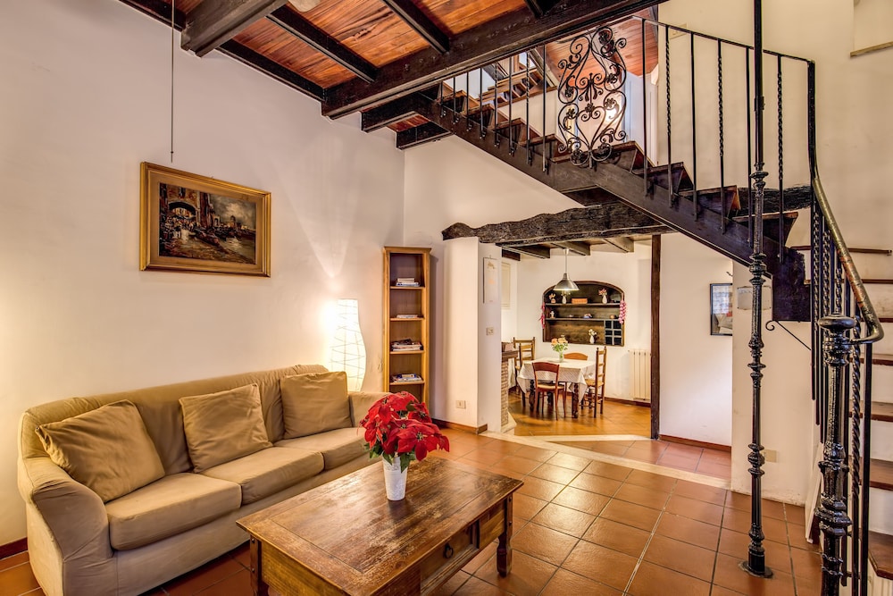 The House In Trastevere 33/48