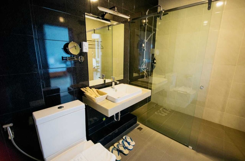 Sisombat Plaza Hotel 69/71