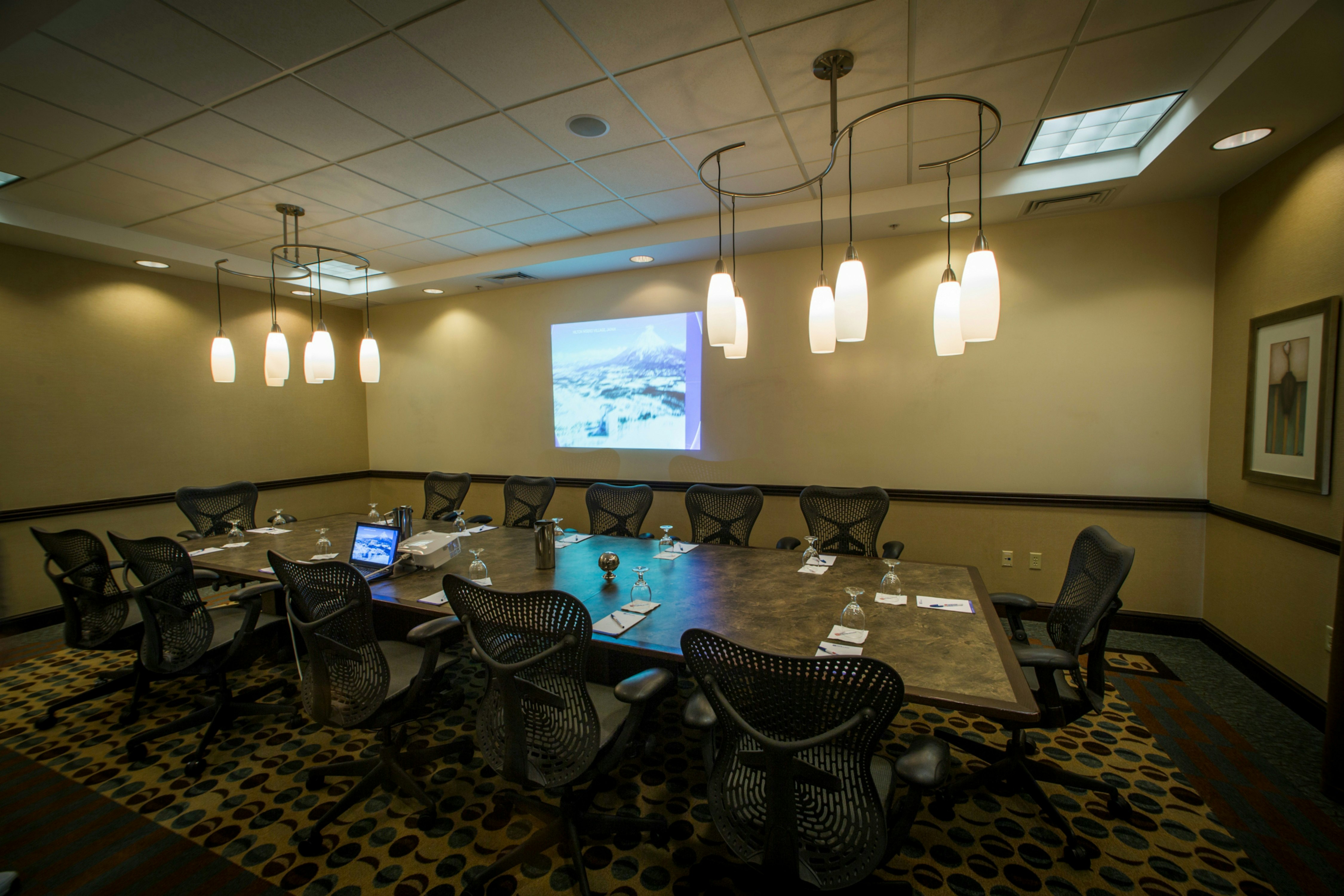 Hilton Garden Inn Dulles North 76/82