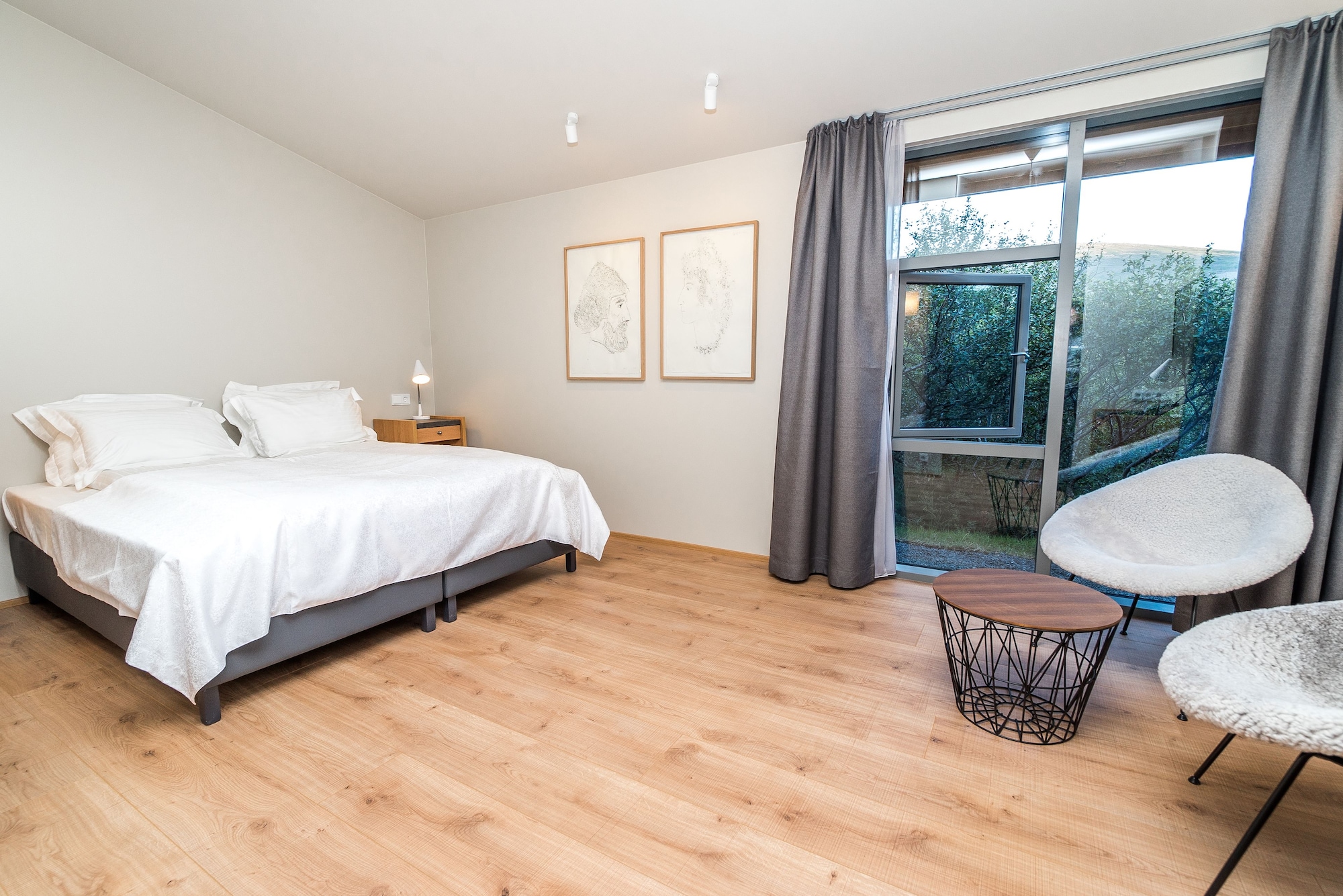 Deluxe, Double Bed