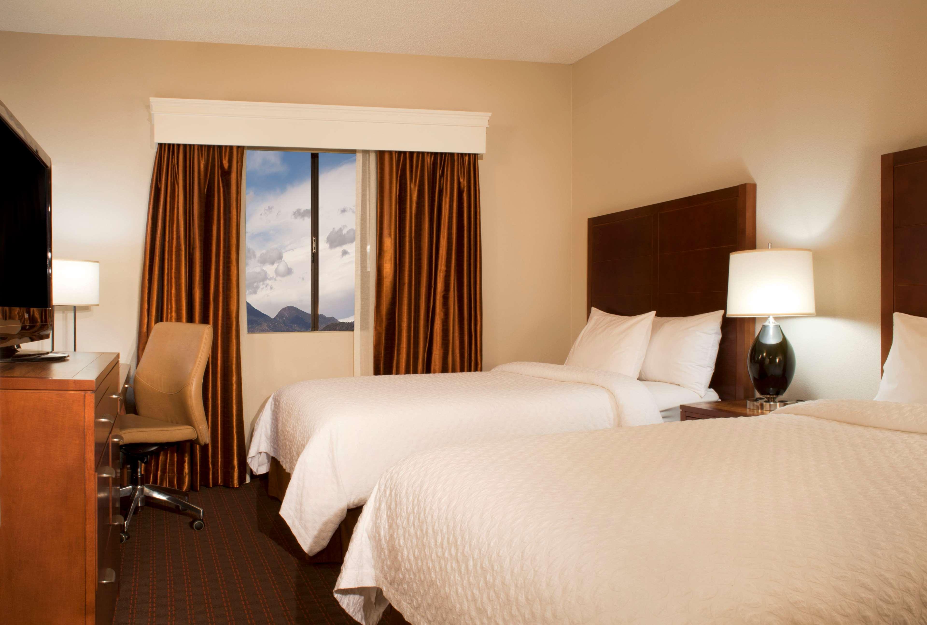 1 BEDROOM, PREMIUM, SUITE, 2 DOUBLE BEDS, PARLOR