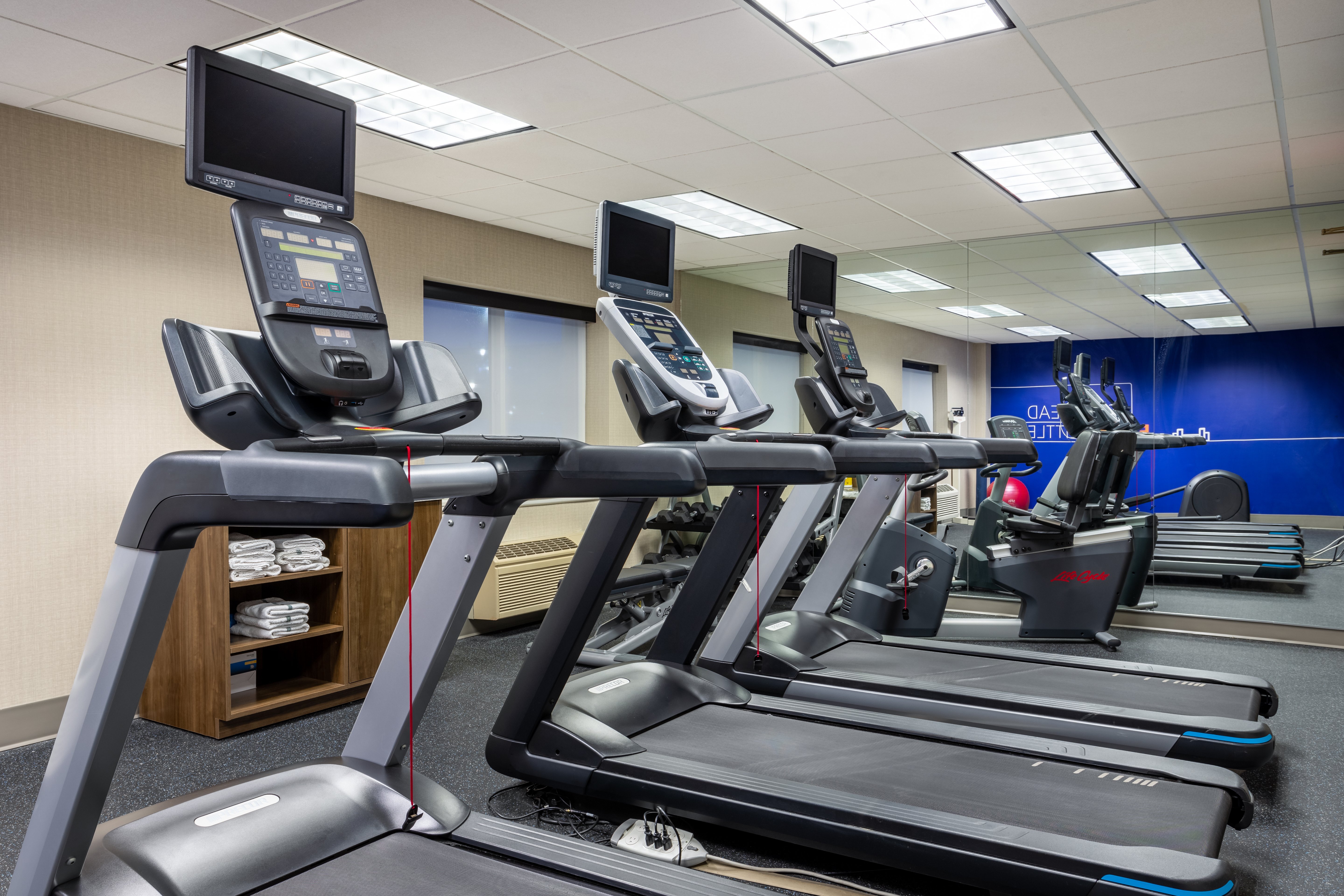 Holiday Inn Express & Suites St. Paul, Ne (VADNAIS HEIGHTS) 34/57