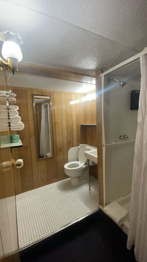 Robbins Motel 12/30