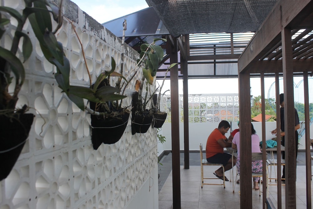 Hola Seminyak 30/50