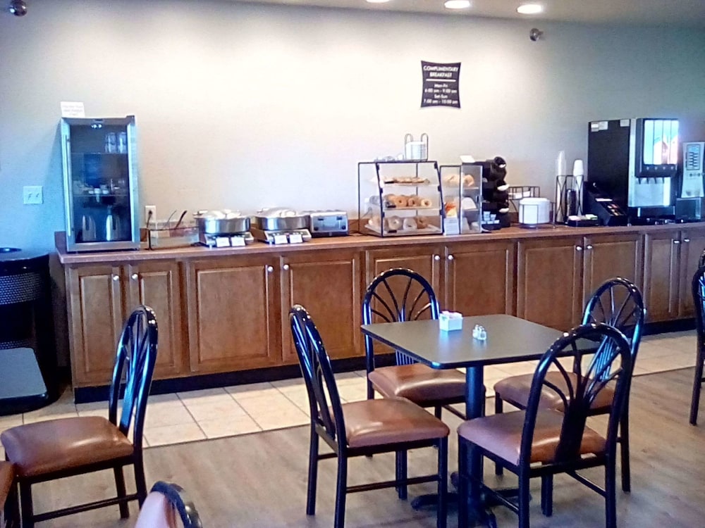 Best Western Plus MidAmerica Hotel 29/33