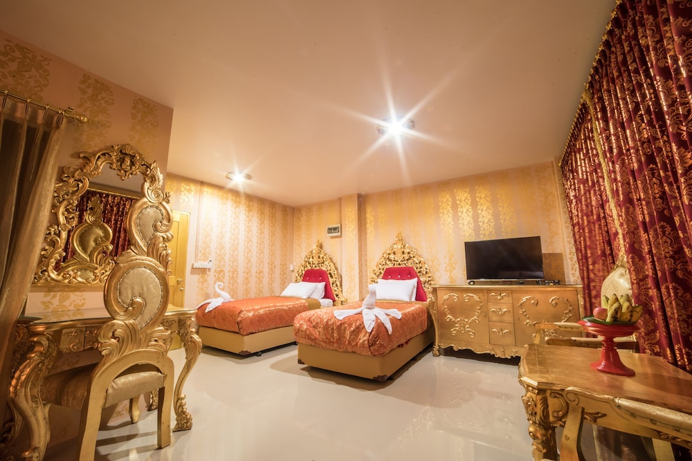 Nakaraj Princess Chiang Rai Walking Street 15/52