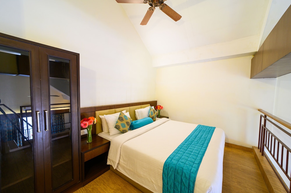 Premier, 2 King Beds, Attic