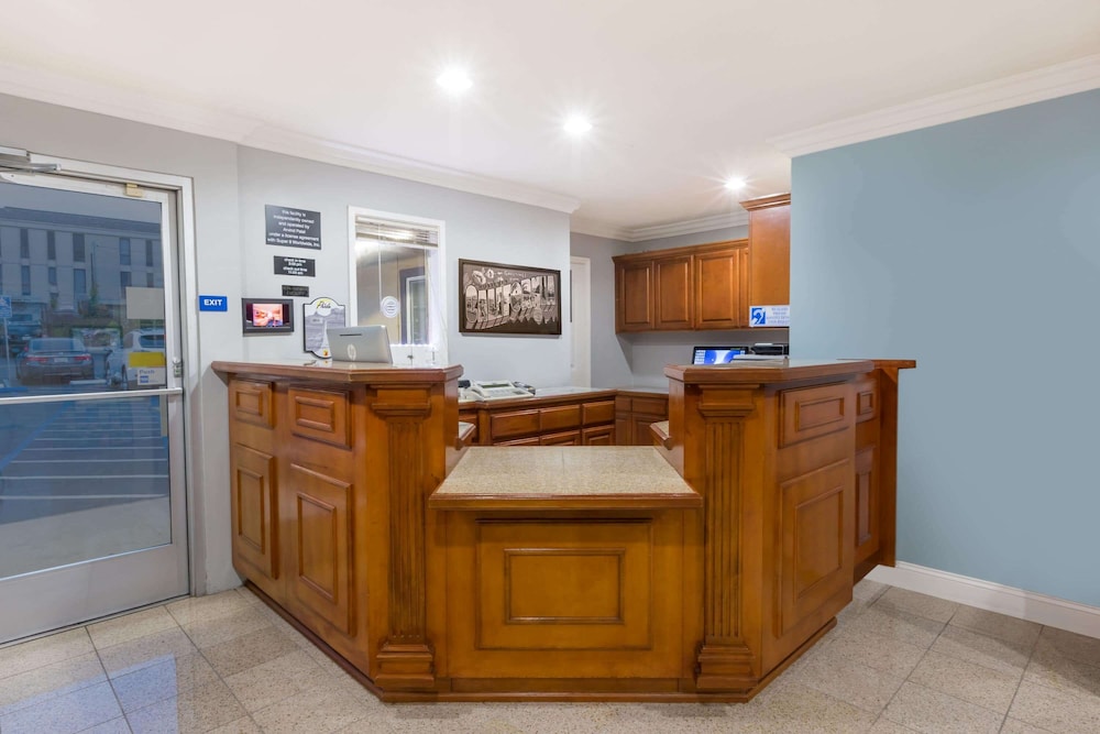 Super 8 By Wyndham Monterey/Carmel 4/48