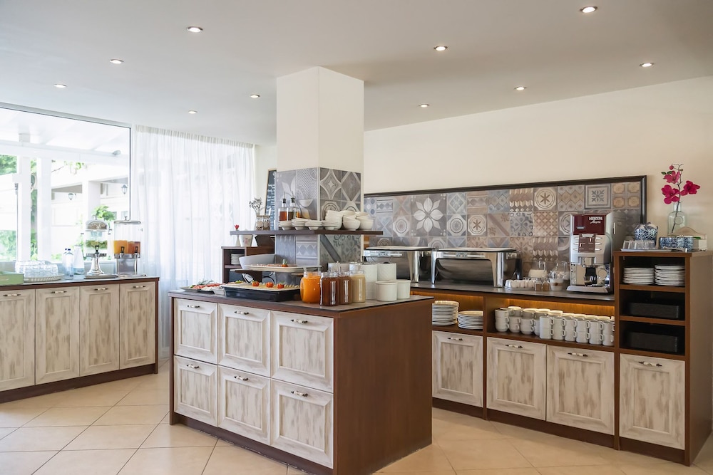Telesilla Hotel 60/74