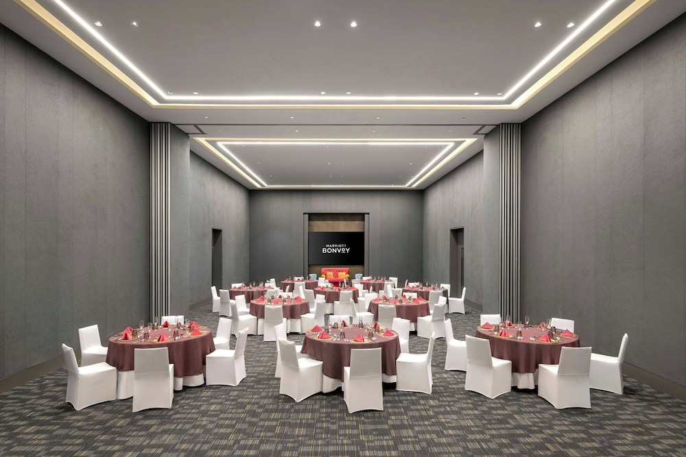 Moxy Bengaluru Airport Prestige Tech Cloud 37/49