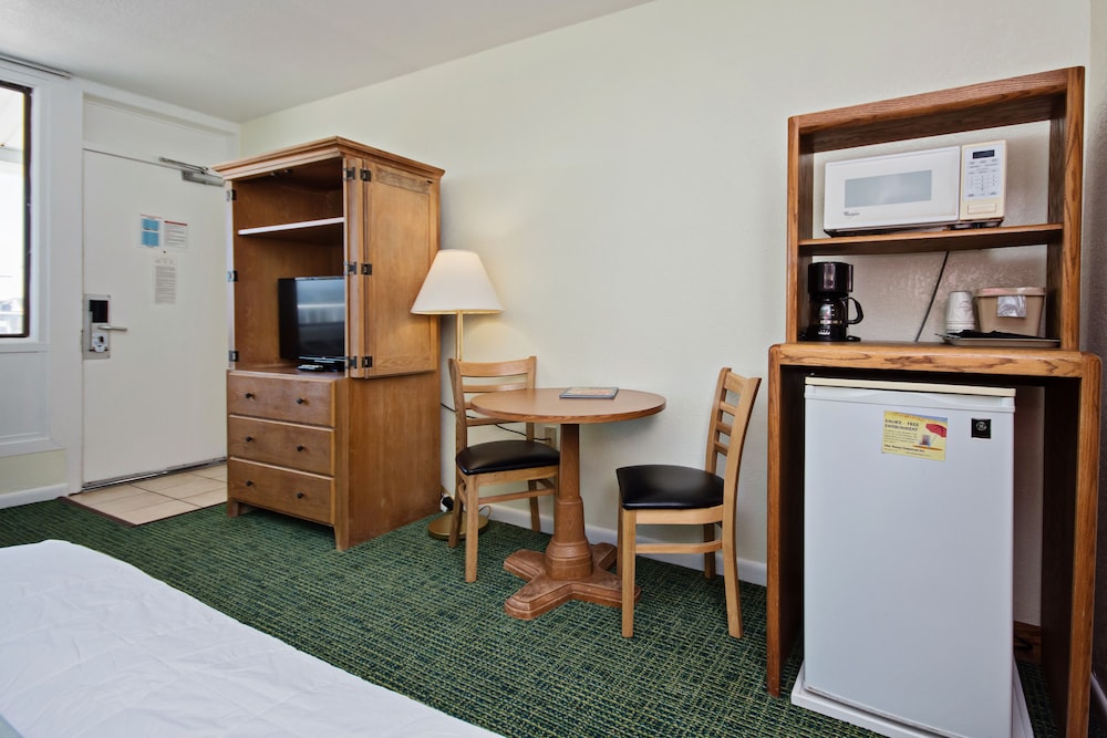 John Yancey Oceanfront Inn 33/66